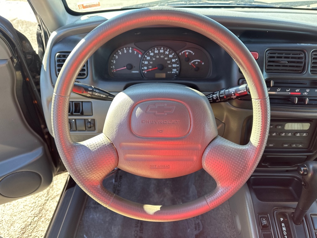 Chevrolet Tracker 2-Door Convertible 2WD 2002