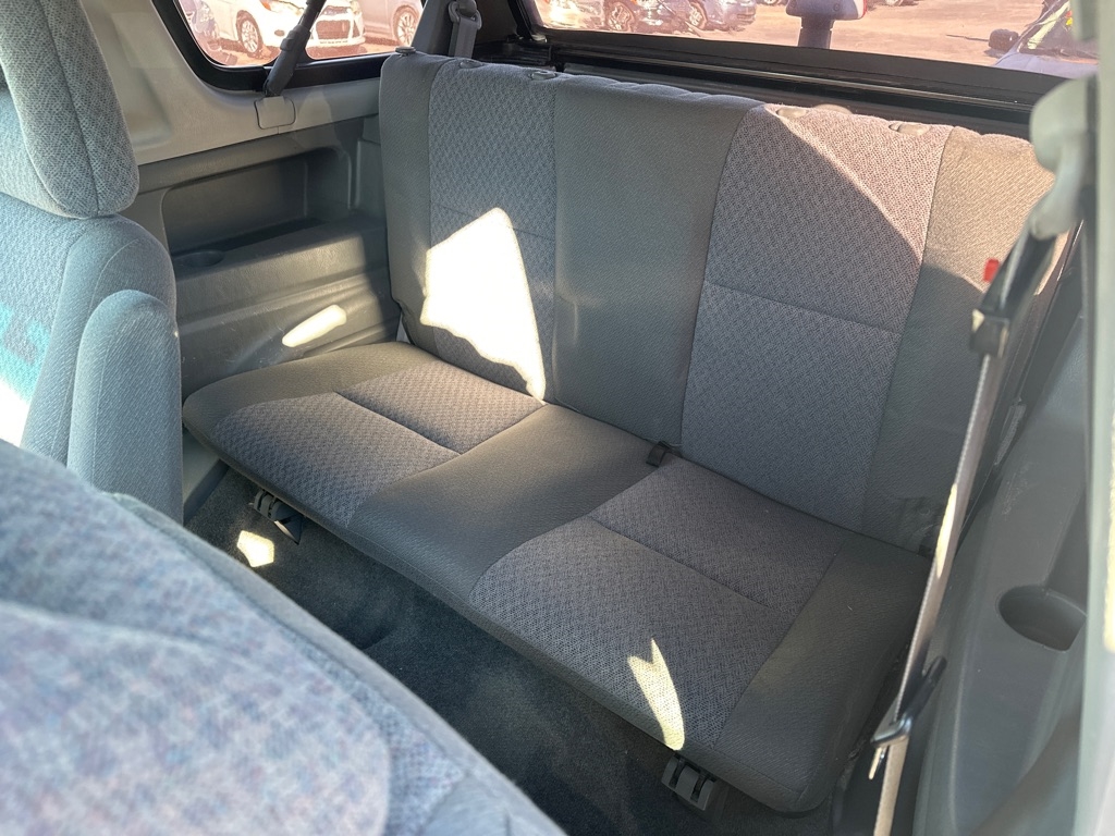 Chevrolet Tracker 2-Door Convertible 2WD 2002