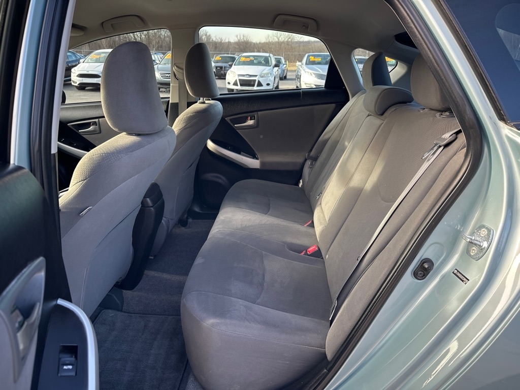 Toyota Prius Prius V 2012