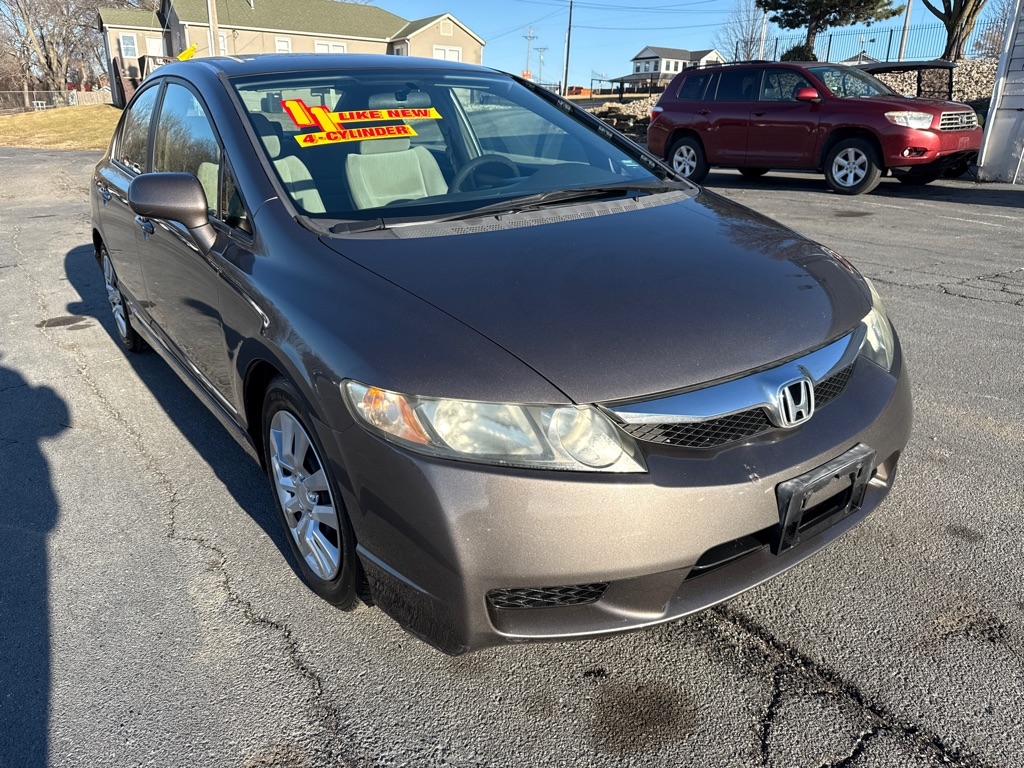 Honda Civic LX Sedan 5-Speed AT 2011