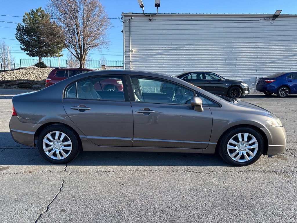 Honda Civic LX Sedan 5-Speed AT 2011
