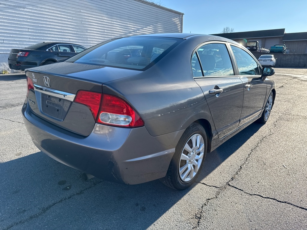 Honda Civic LX Sedan 5-Speed AT 2011