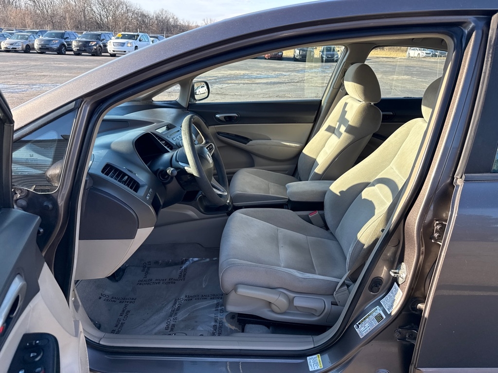 Honda Civic LX Sedan 5-Speed AT 2011