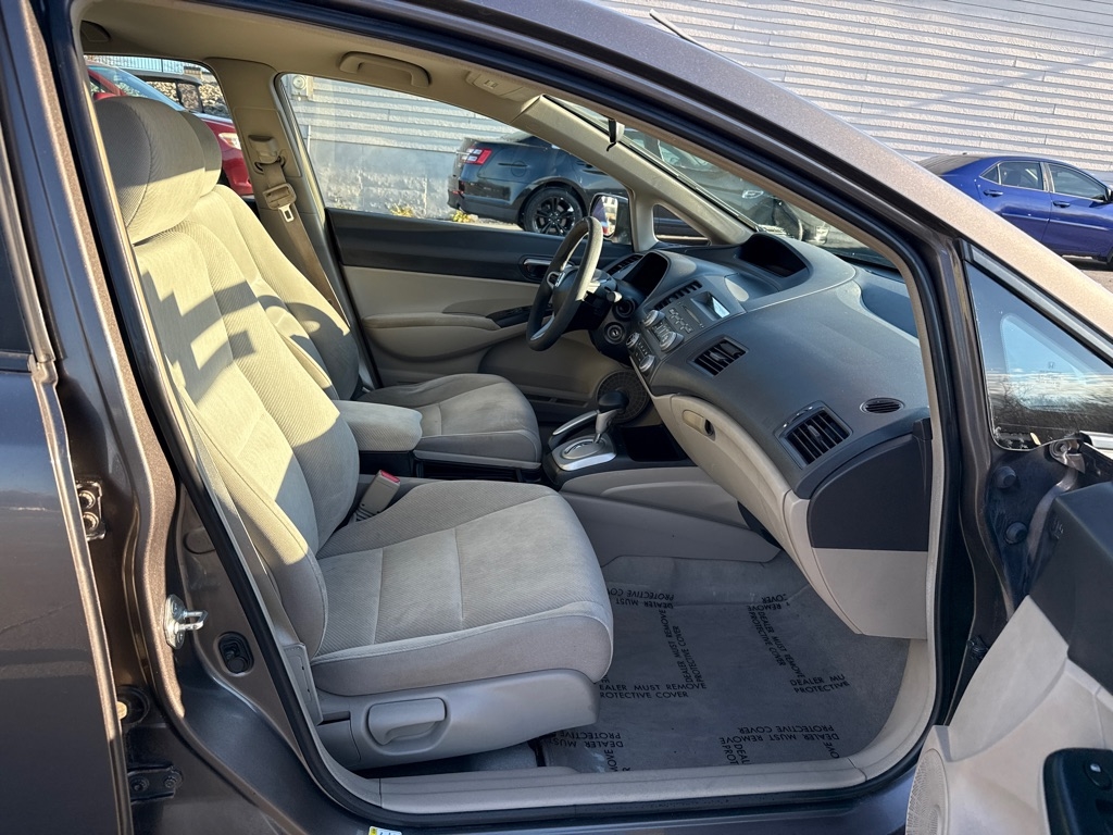 Honda Civic LX Sedan 5-Speed AT 2011