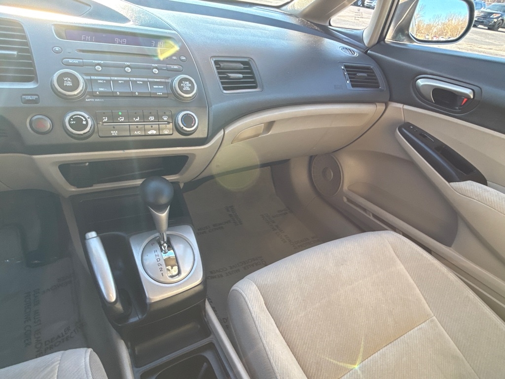 Honda Civic LX Sedan 5-Speed AT 2011