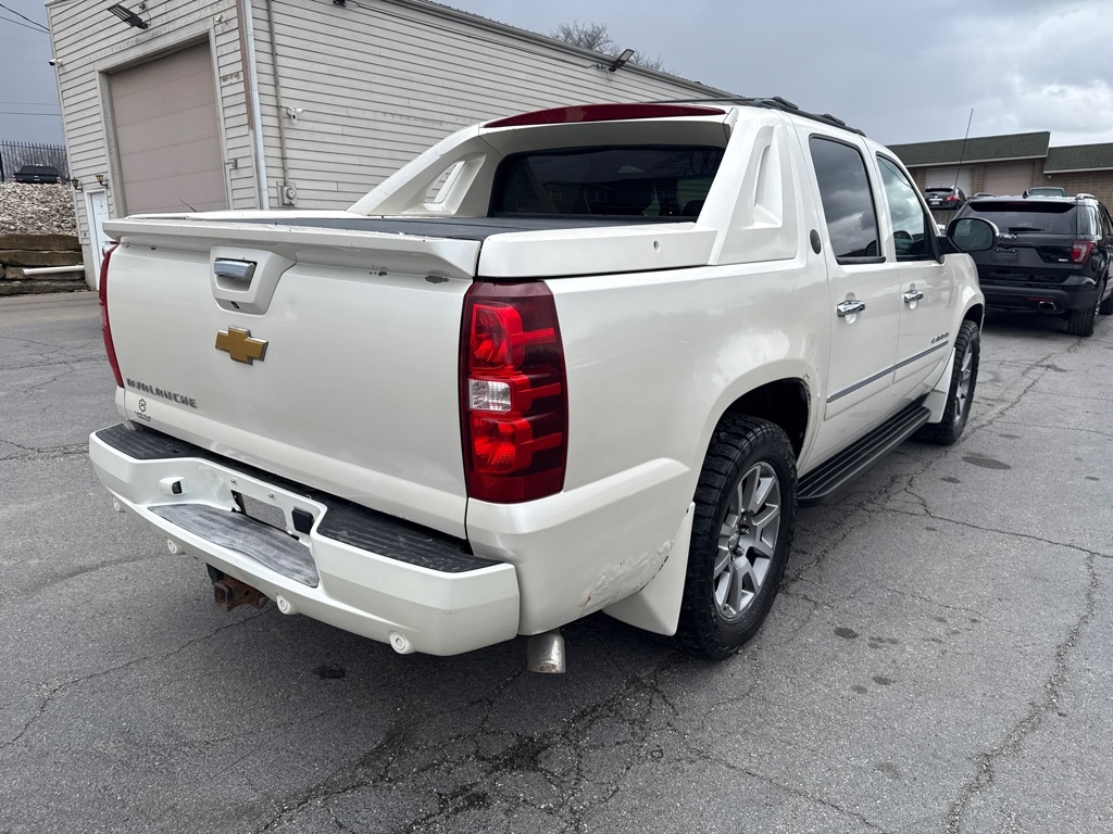 Chevrolet Avalanche LTZ 4WD 2013