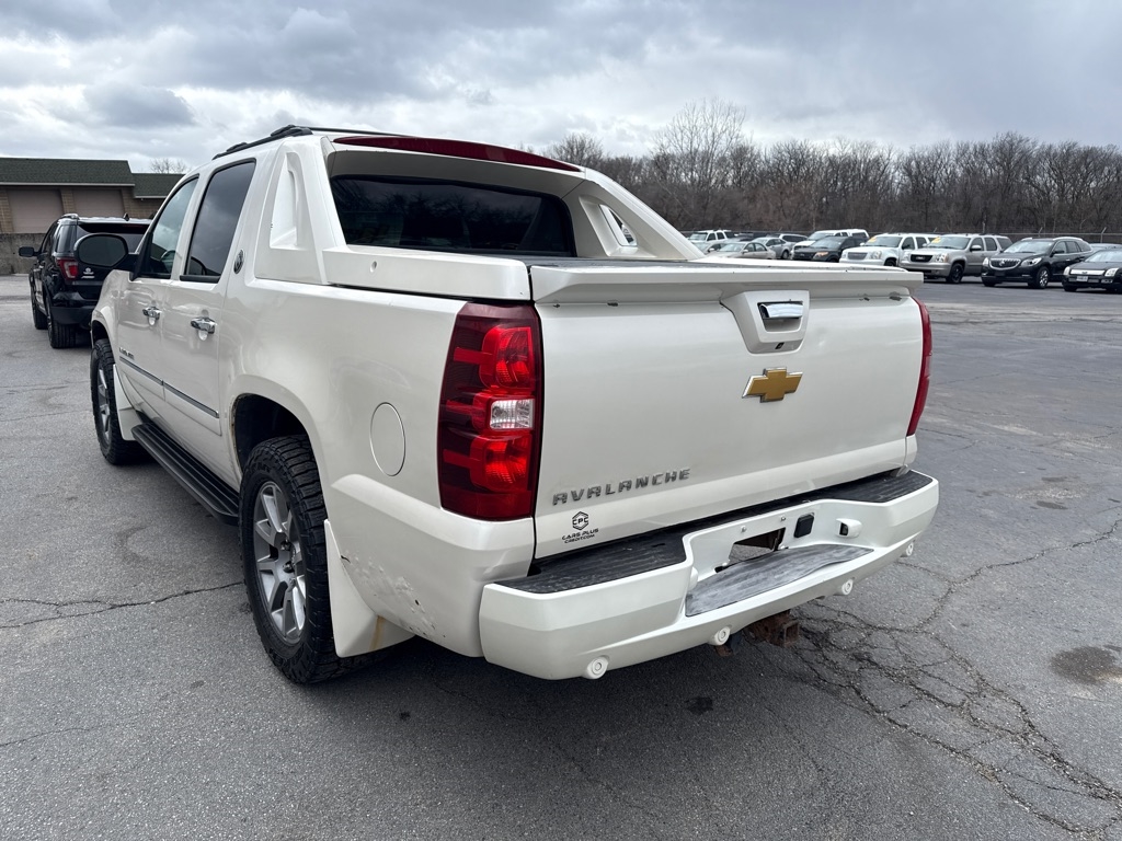 Chevrolet Avalanche LTZ 4WD 2013