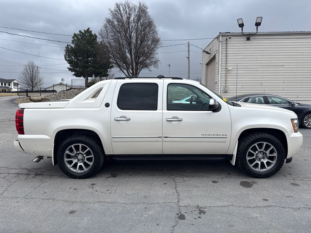 Chevrolet Avalanche LTZ 4WD 2013