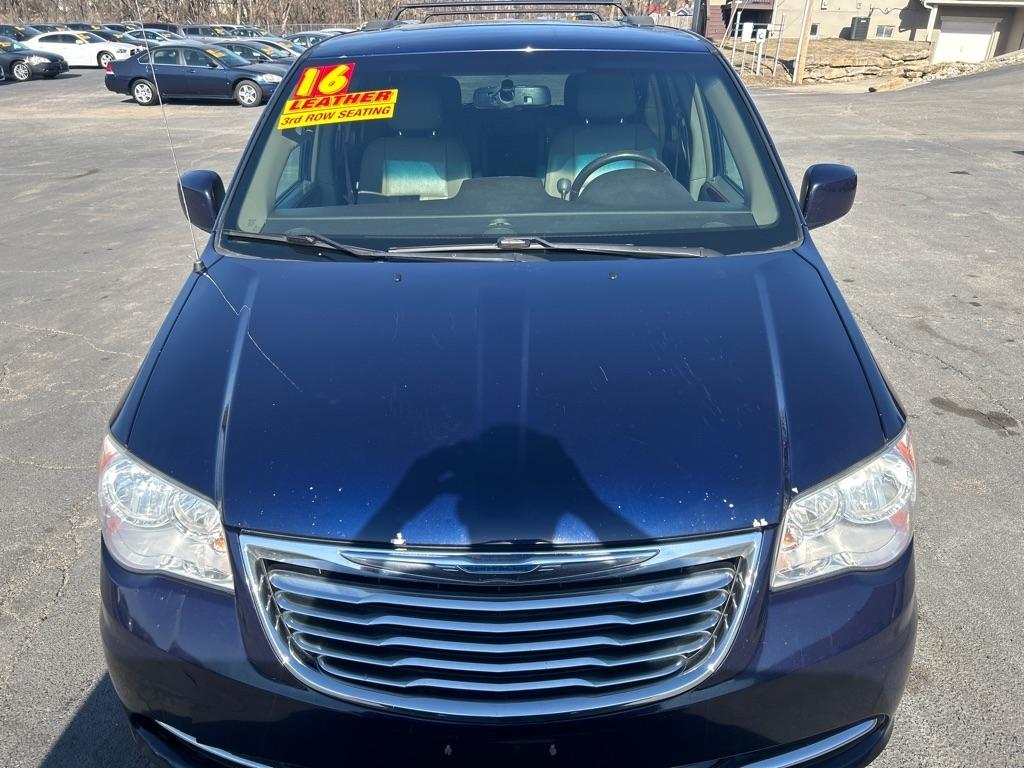 Chrysler Town & Country LX 2016