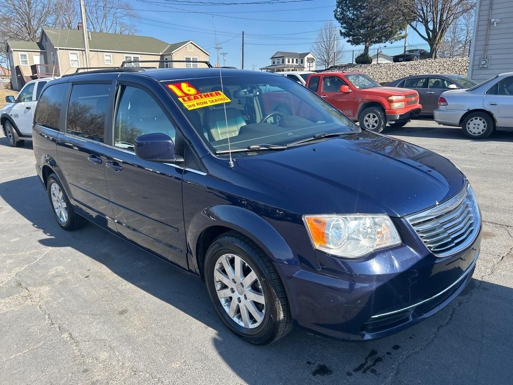 Chrysler Town & Country LX 2016