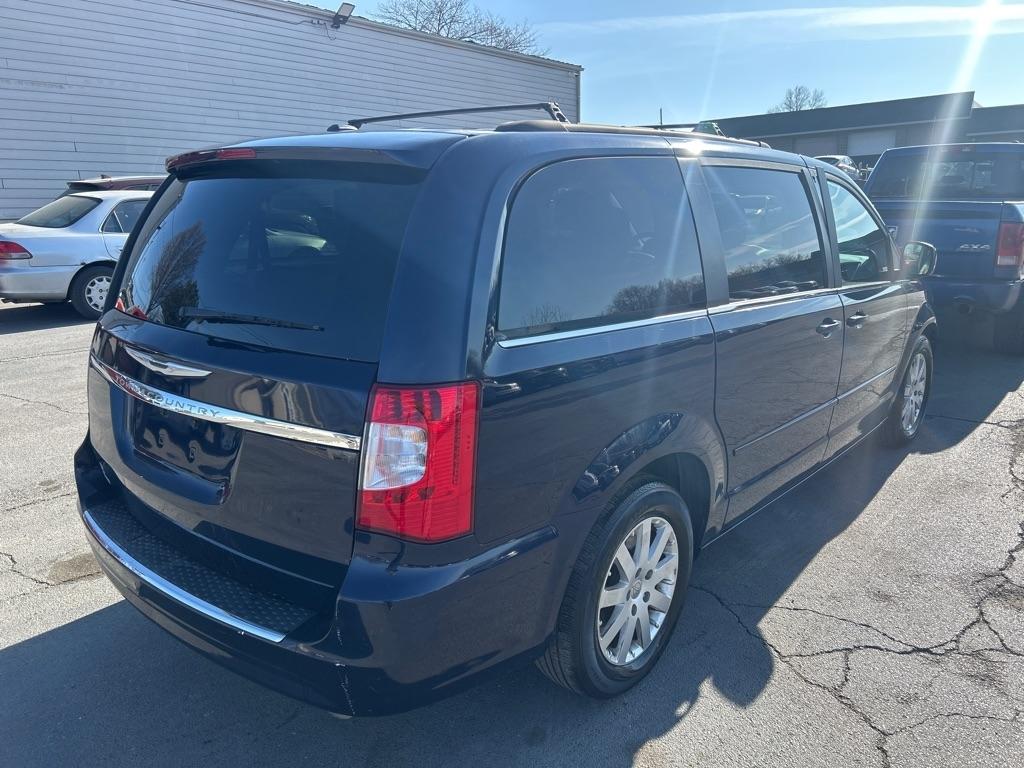 Chrysler Town & Country LX 2016