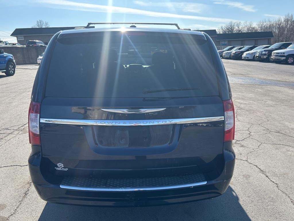 Chrysler Town & Country LX 2016