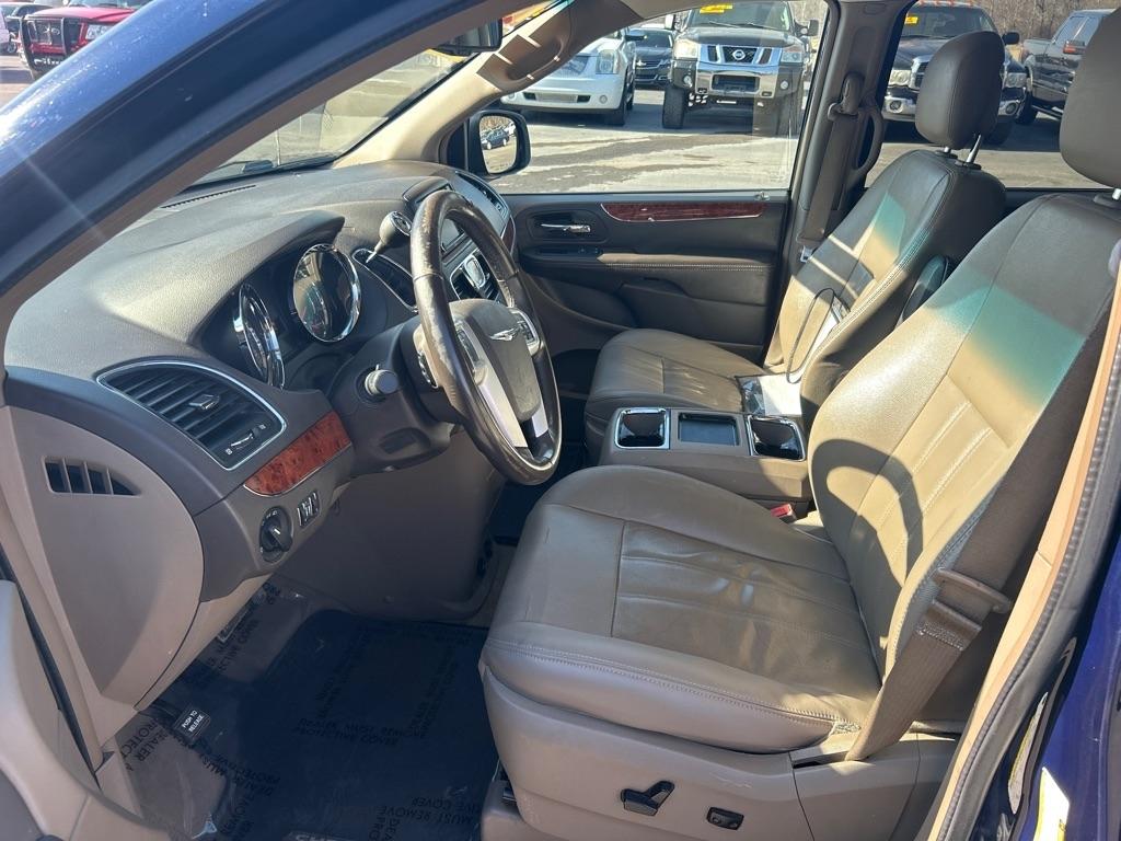 Chrysler Town & Country LX 2016