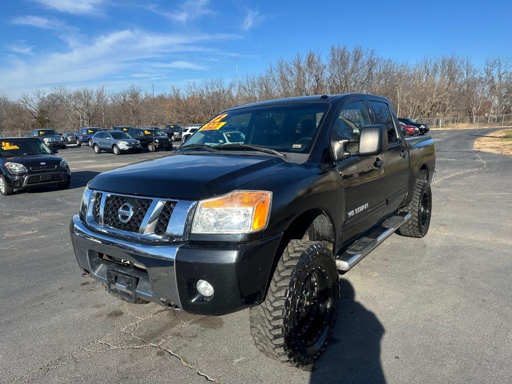 Nissan Titan SV Crew Cab 4WD 2012