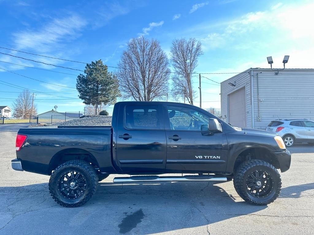 Nissan Titan SV Crew Cab 4WD 2012