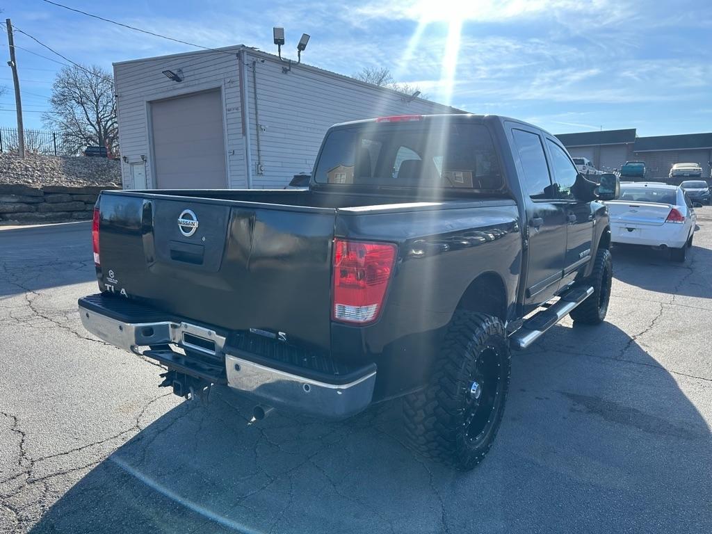 Nissan Titan SV Crew Cab 4WD 2012