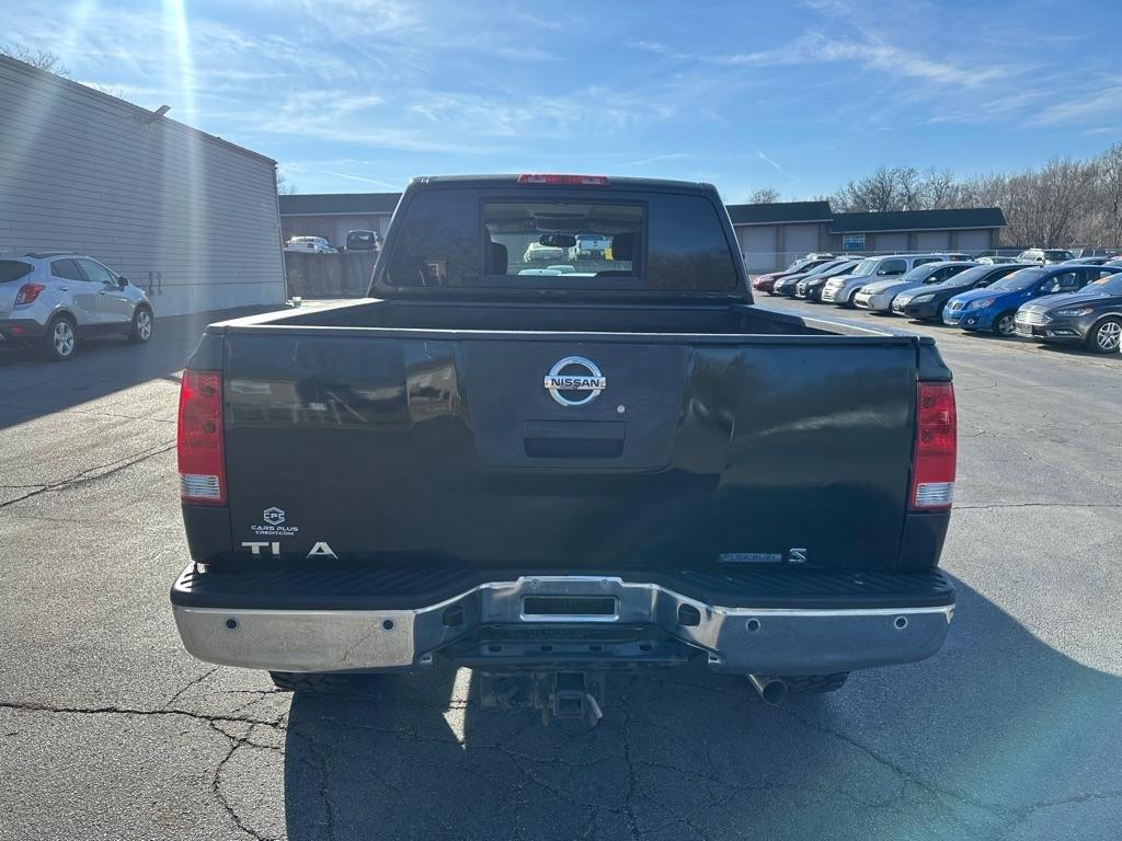 Nissan Titan SV Crew Cab 4WD 2012