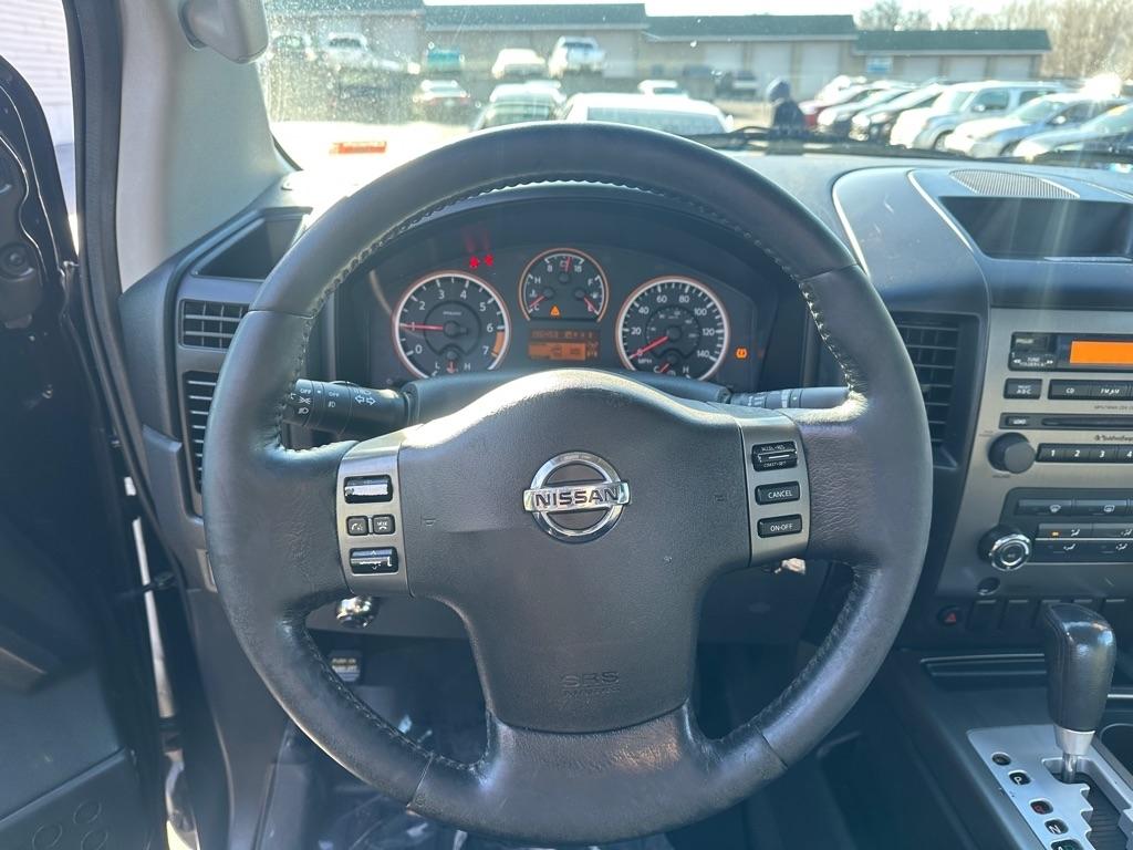 Nissan Titan SV Crew Cab 4WD 2012