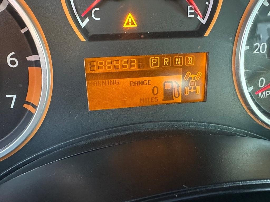 Nissan Titan SV Crew Cab 4WD 2012