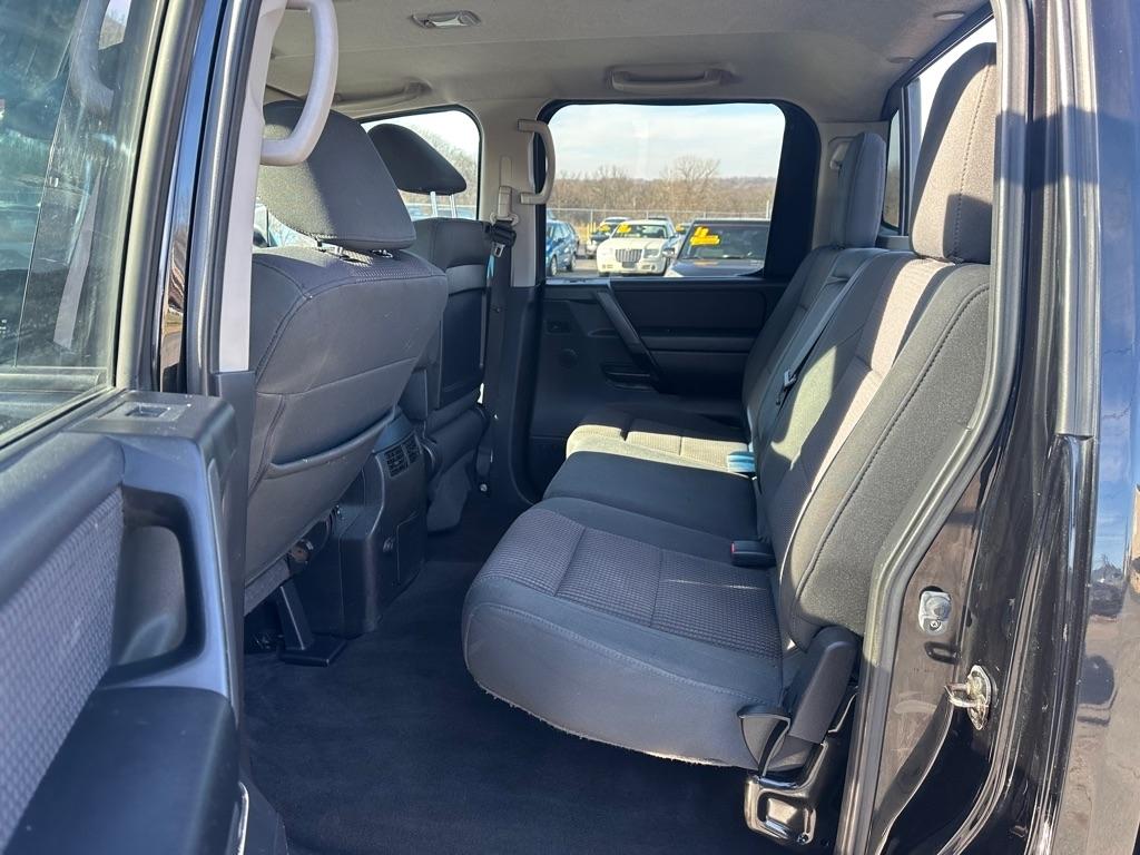 Nissan Titan SV Crew Cab 4WD 2012