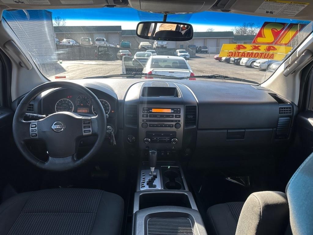 Nissan Titan SV Crew Cab 4WD 2012