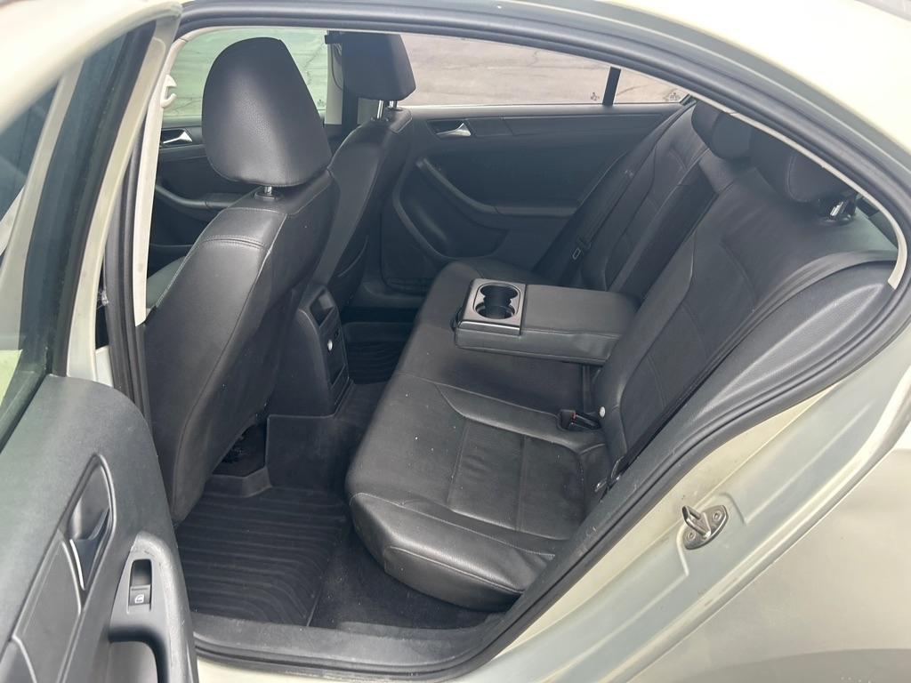 Volkswagen Jetta SE 2011