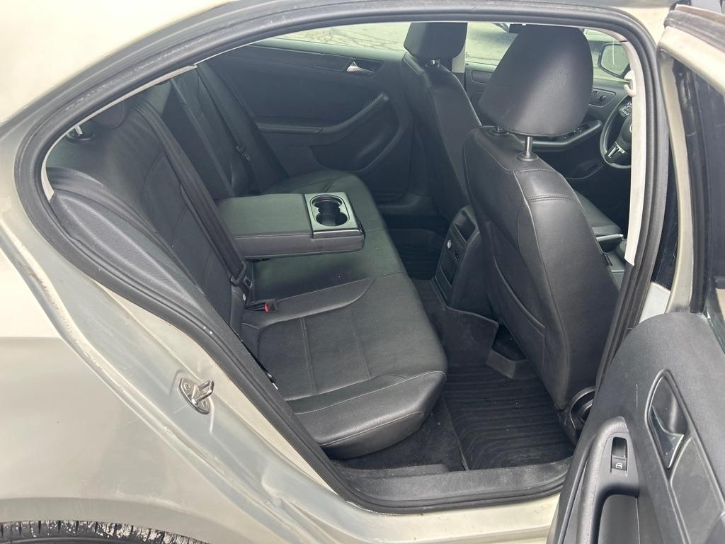 Volkswagen Jetta SE 2011