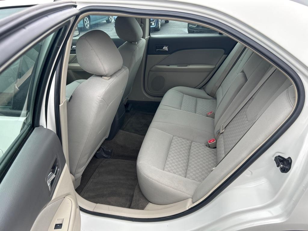 Ford Fusion I4 S 2011