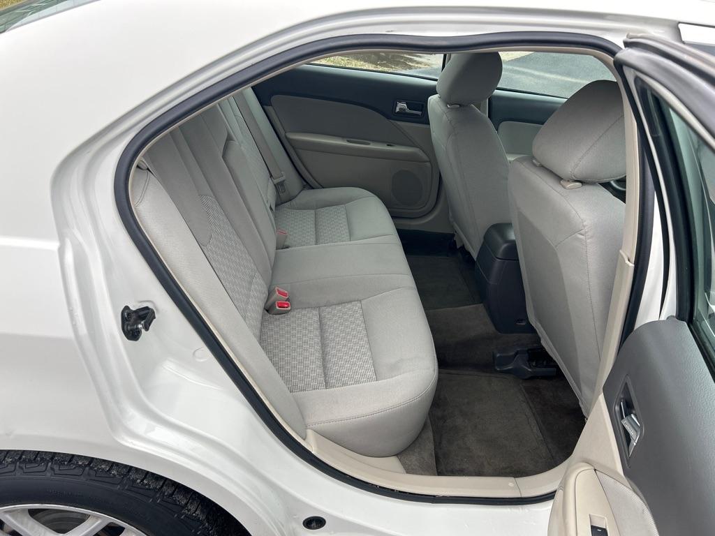 Ford Fusion I4 S 2011