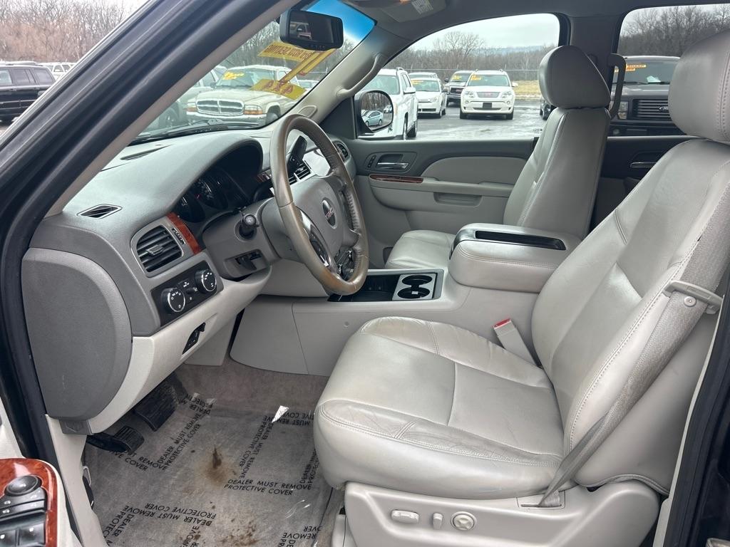 GMC Yukon XL SLT-1 3/4 Ton 4WD 2011