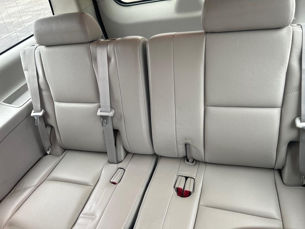 GMC Yukon XL SLT-1 3/4 Ton 4WD 2011