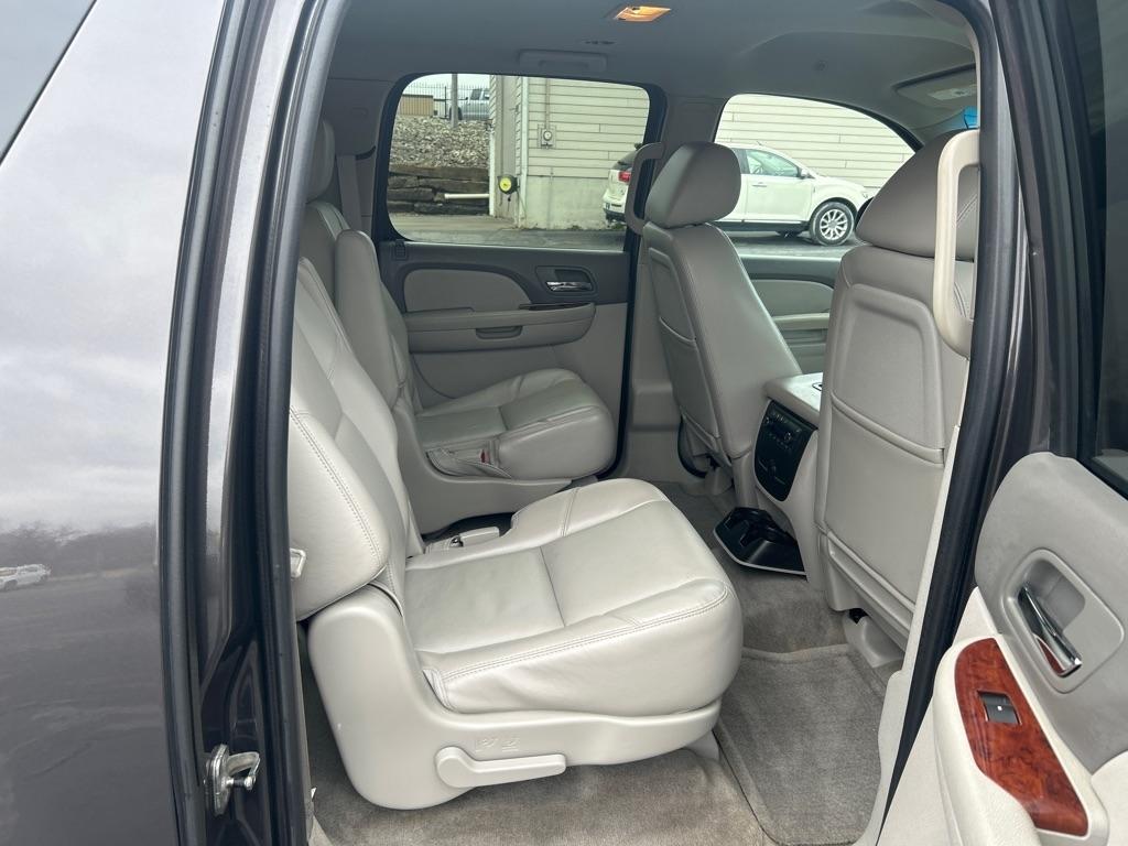 GMC Yukon XL SLT-1 3/4 Ton 4WD 2011