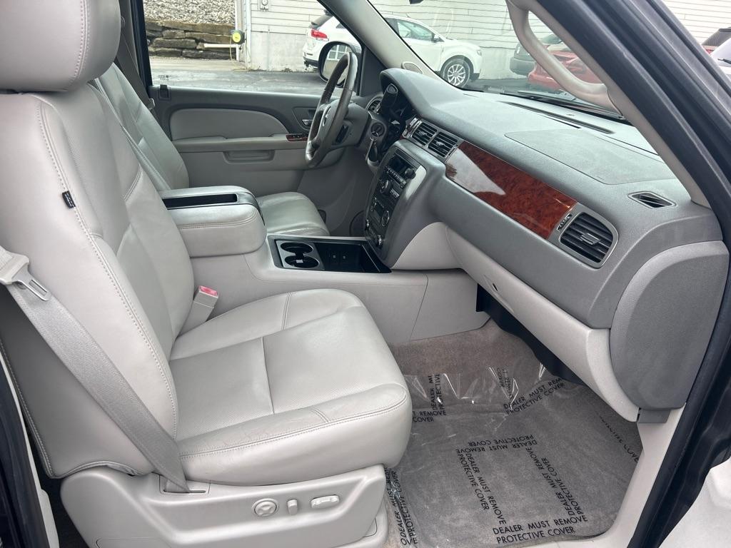 GMC Yukon XL SLT-1 3/4 Ton 4WD 2011