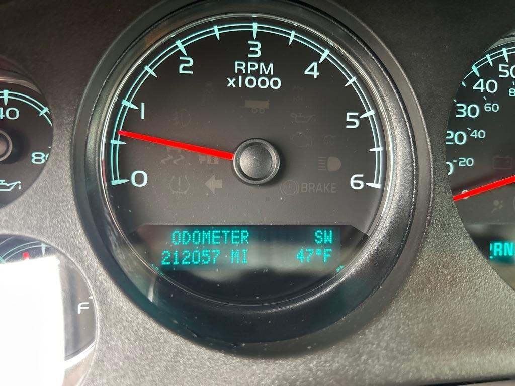 GMC Yukon XL SLT-1 3/4 Ton 4WD 2011