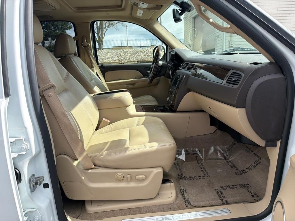 GMC Yukon Denali XL 4WD 2009