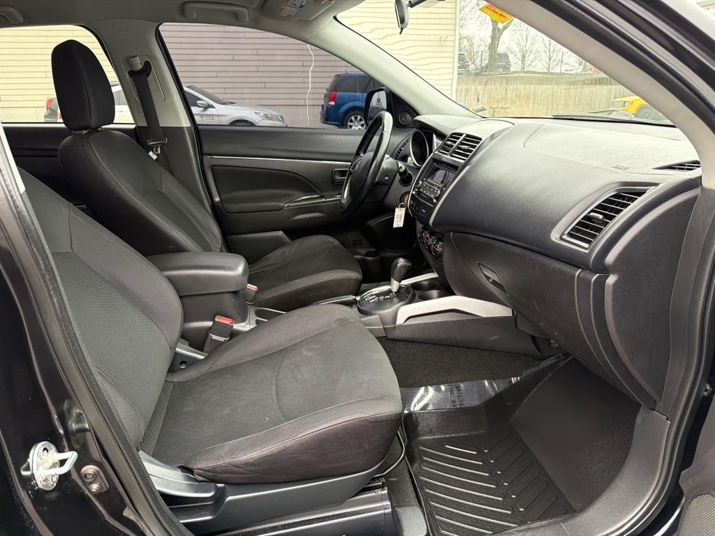 Mitsubishi Outlander Sport ES 2WD 2014