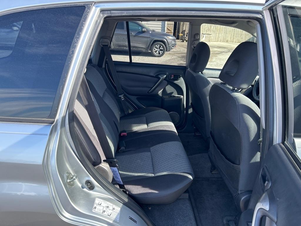 Toyota RAV4 2WD 2005