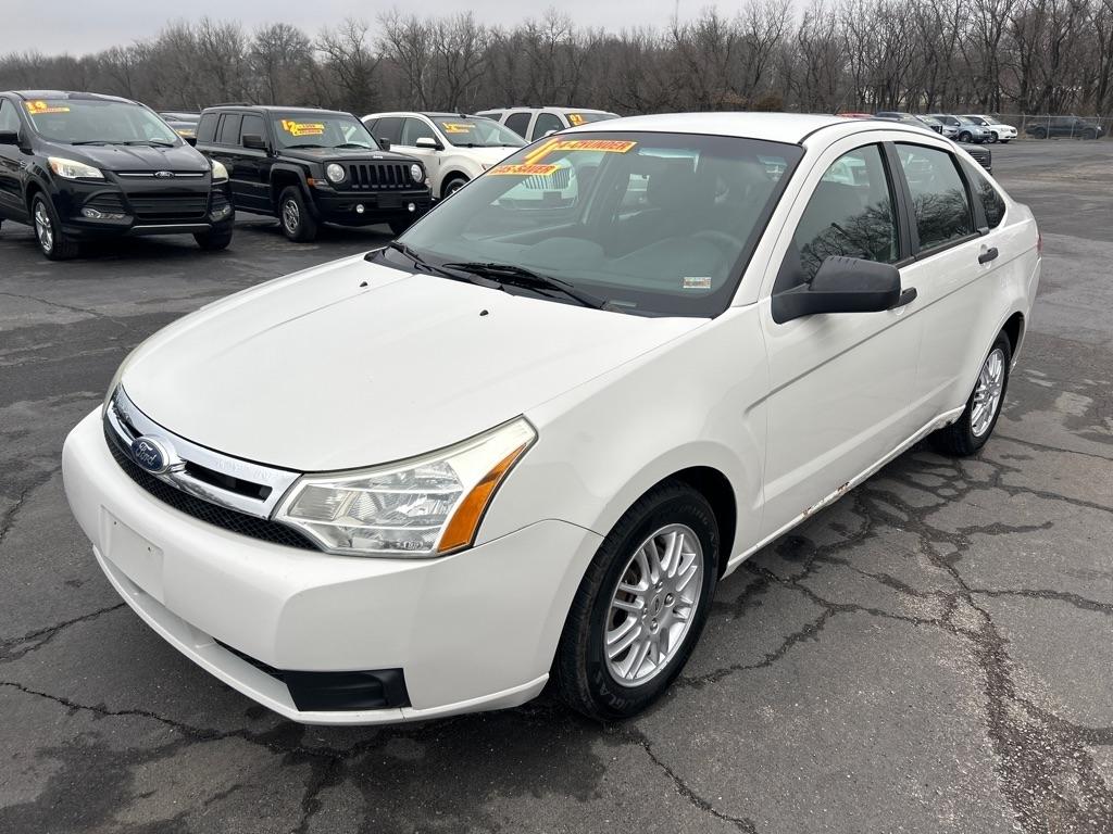 Ford Focus SE Sedan 2011