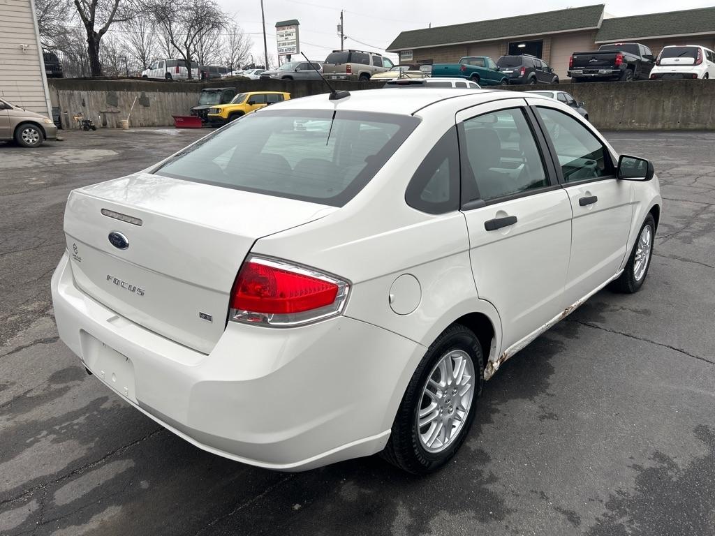 Ford Focus SE Sedan 2011