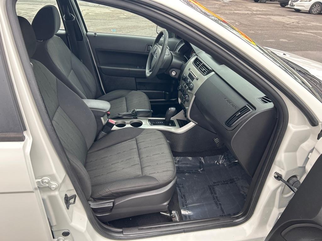 Ford Focus SE Sedan 2011