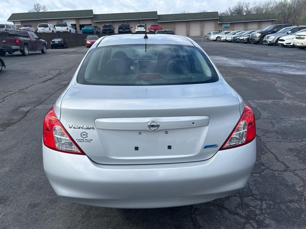 Nissan Versa 1.6 S Sedan 2012