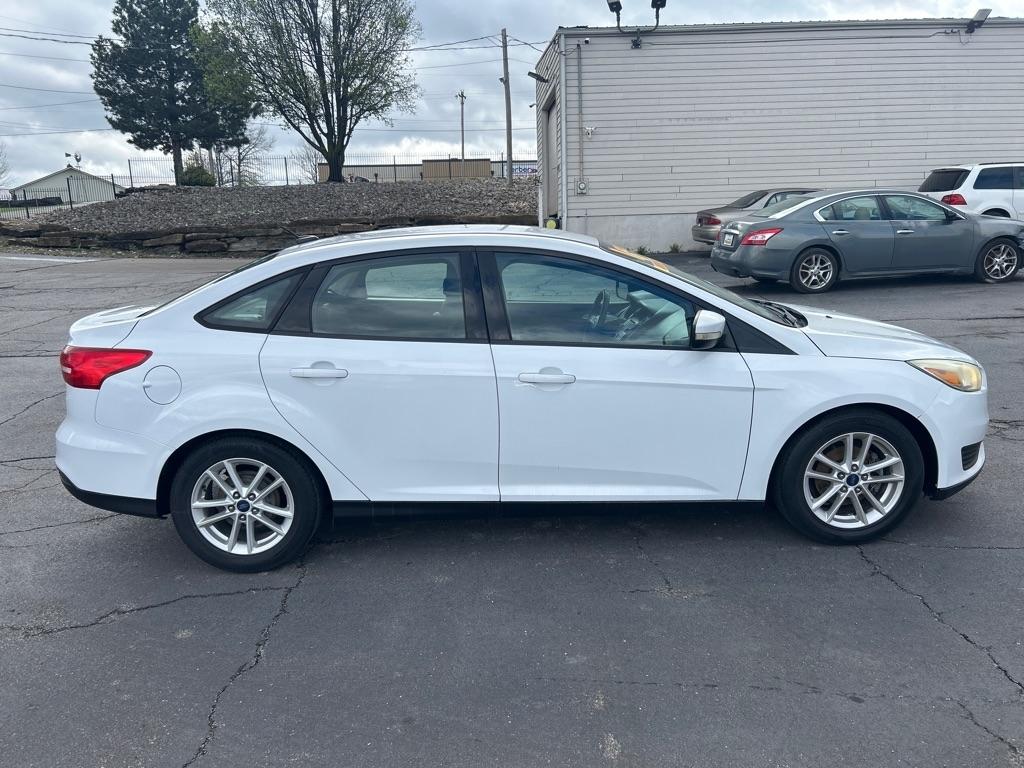 Ford Focus SE Sedan 2016