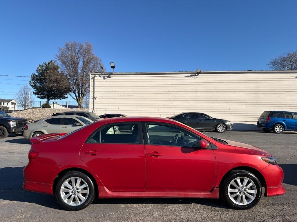 Toyota Corolla Base 5-Speed MT 2010