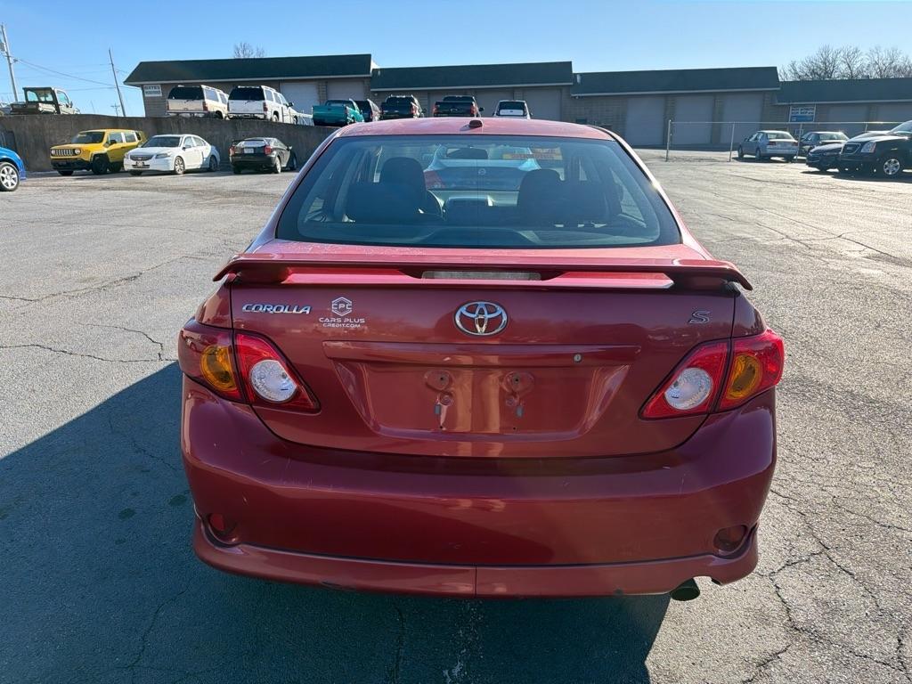 Toyota Corolla Base 5-Speed MT 2010