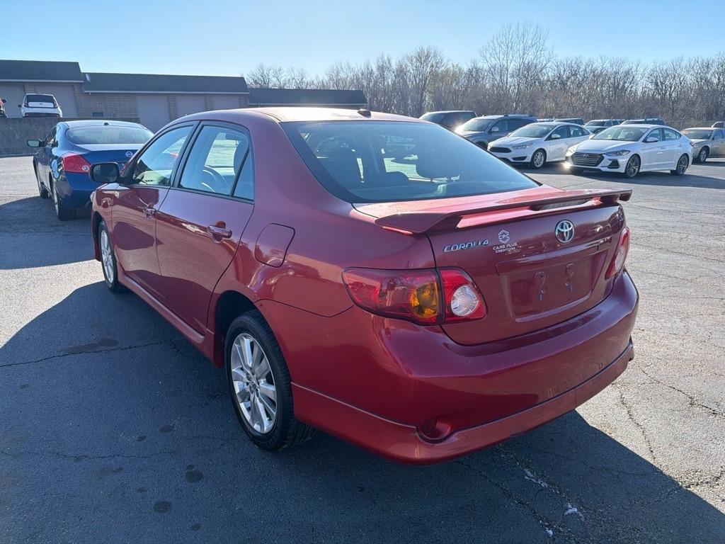 Toyota Corolla Base 5-Speed MT 2010
