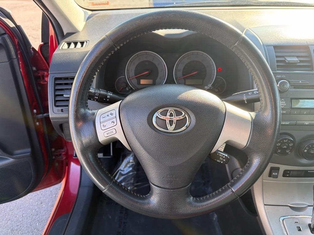 Toyota Corolla Base 5-Speed MT 2010
