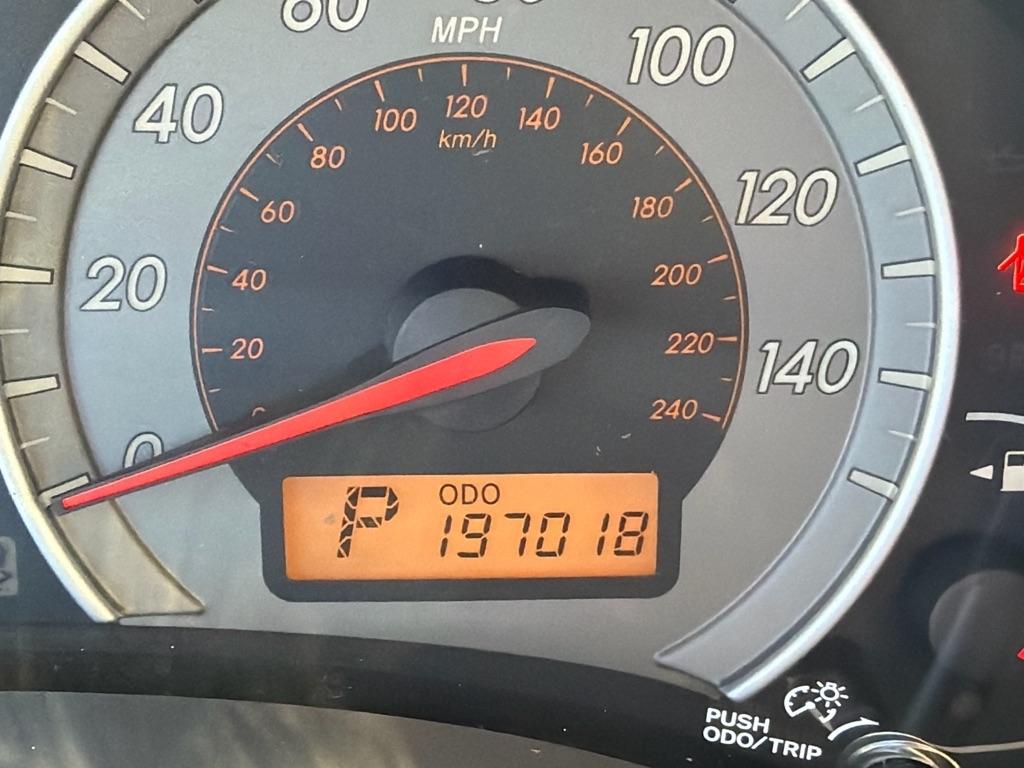 Toyota Corolla Base 5-Speed MT 2010