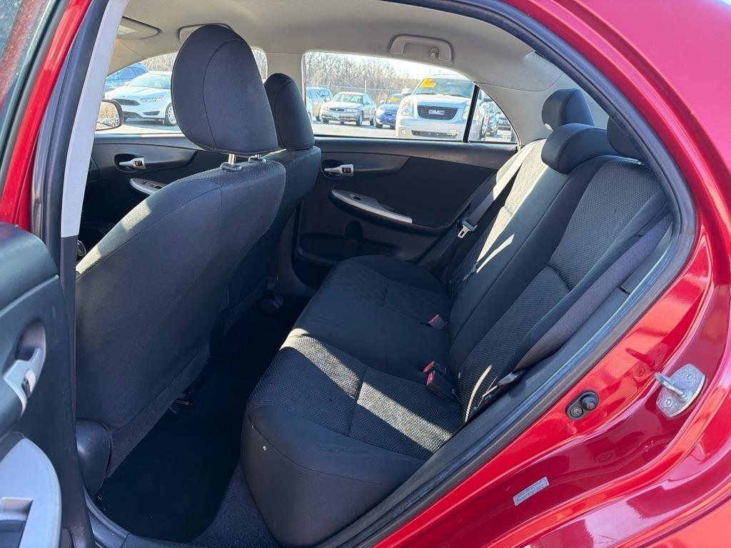 Toyota Corolla Base 5-Speed MT 2010