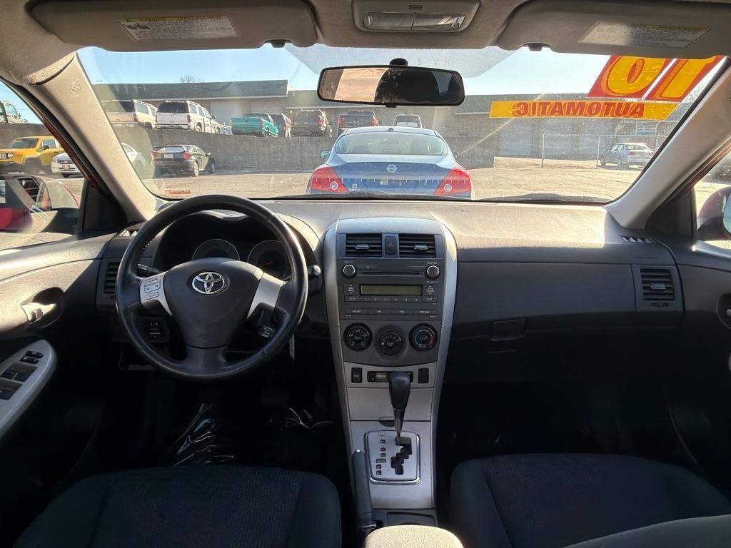 Toyota Corolla Base 5-Speed MT 2010