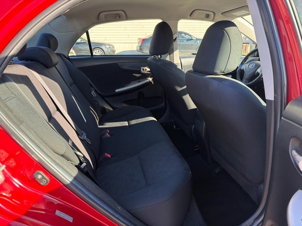 Toyota Corolla Base 5-Speed MT 2010